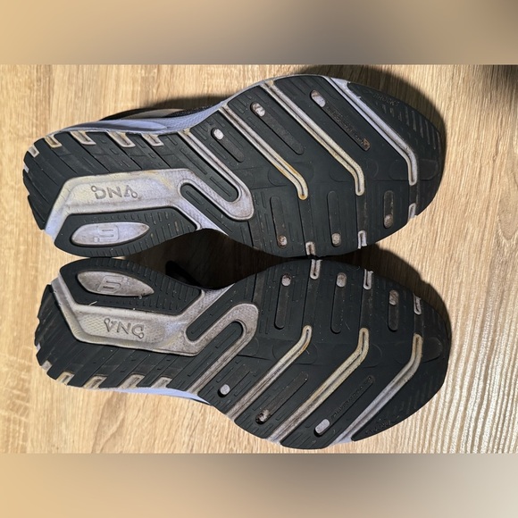 Brooks launch 9 running sneakers womens size 7.5 Black Athletic Shoes - Picture 8 of 9